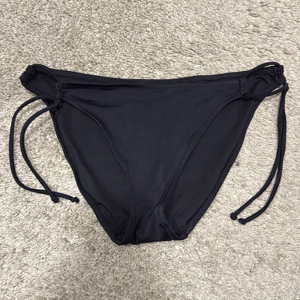 Medium VS Bikini Bottom